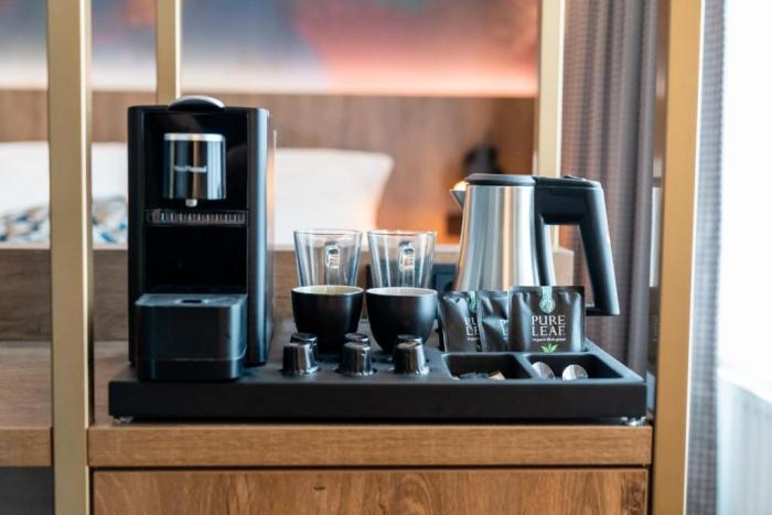 Hotel Haarhuis Арнем Стая снимка A Nespresso coffee machine in a hotel room
